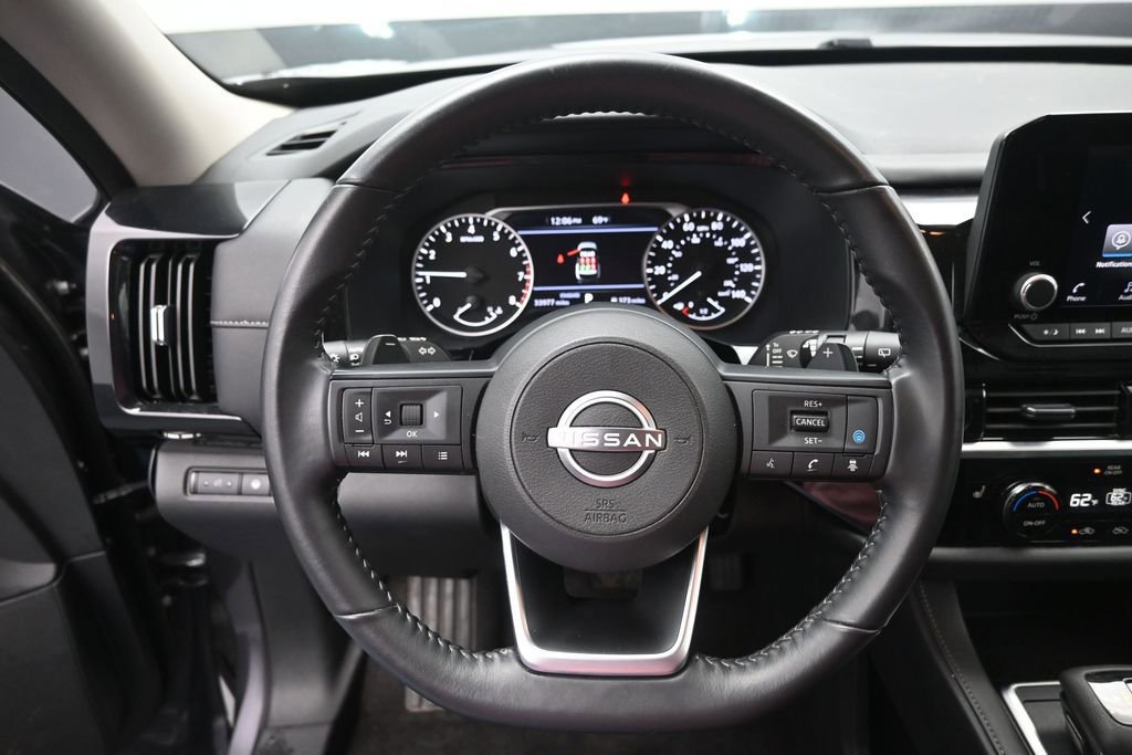 Used 2025 Nissan Pathfinder SV FWD image 14