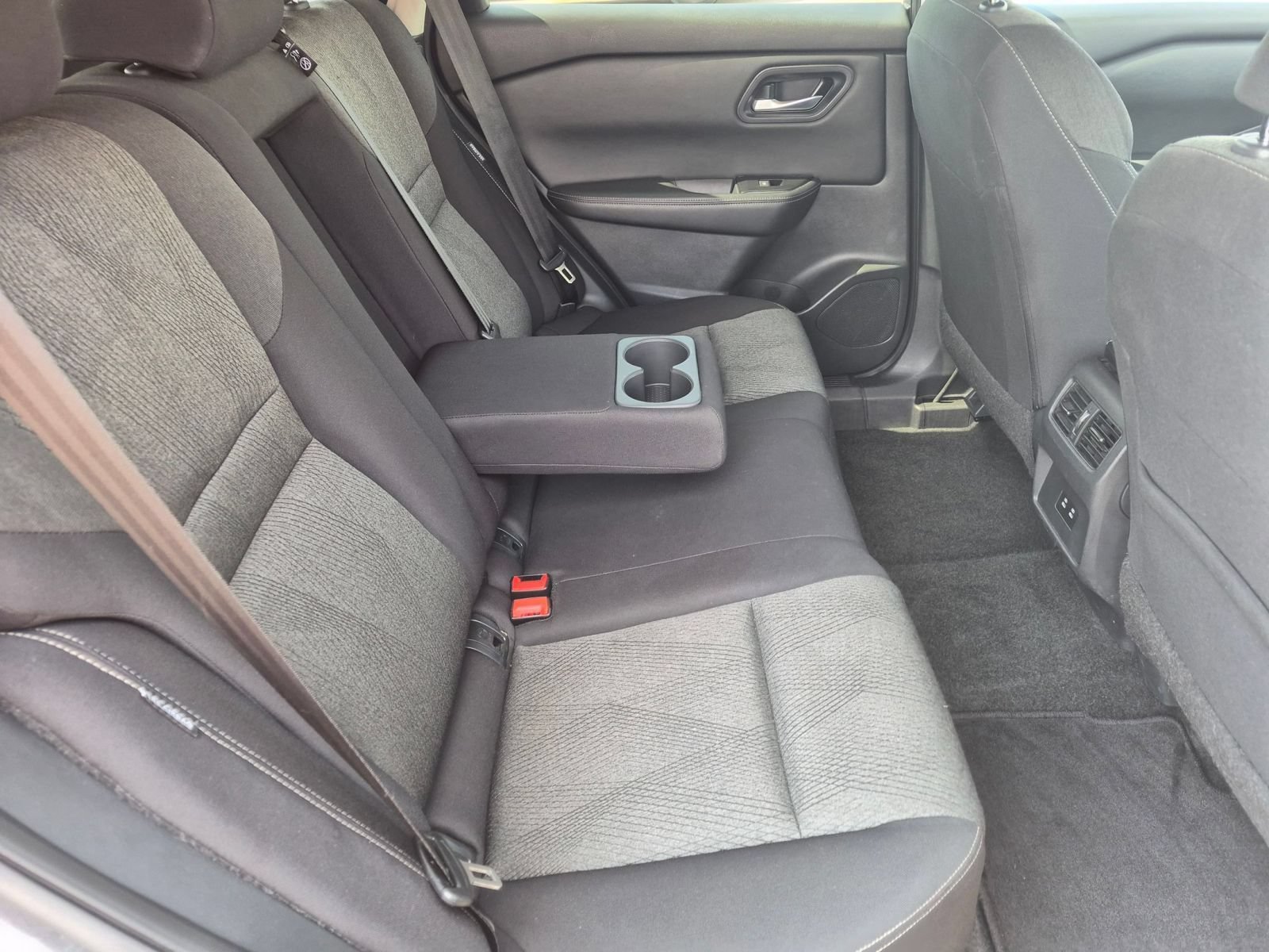 Used 2024 Nissan Rogue SV AWD/4WD image 29