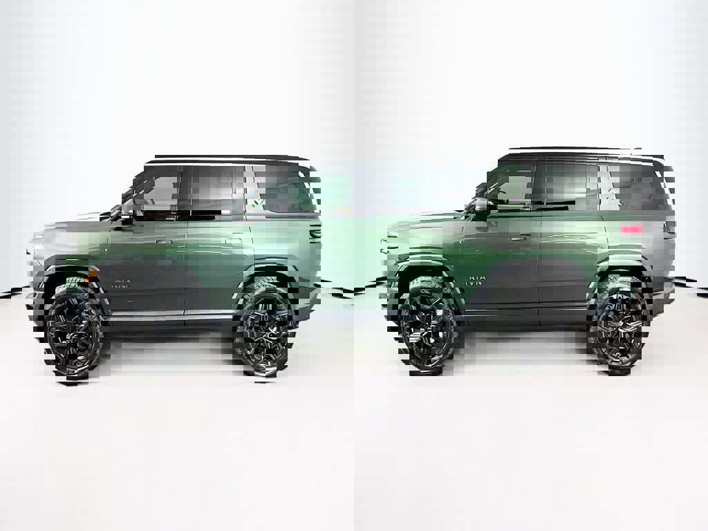 Used 2025 Rivian R1S Adventure image 3