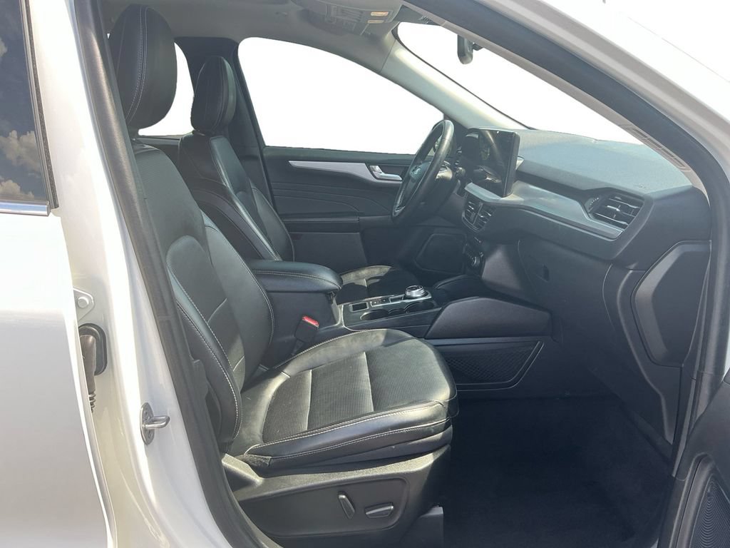 Certified 2023 Ford Escape Platinum w/ Class II Trailer Tow Package AWD/4WD image 22
