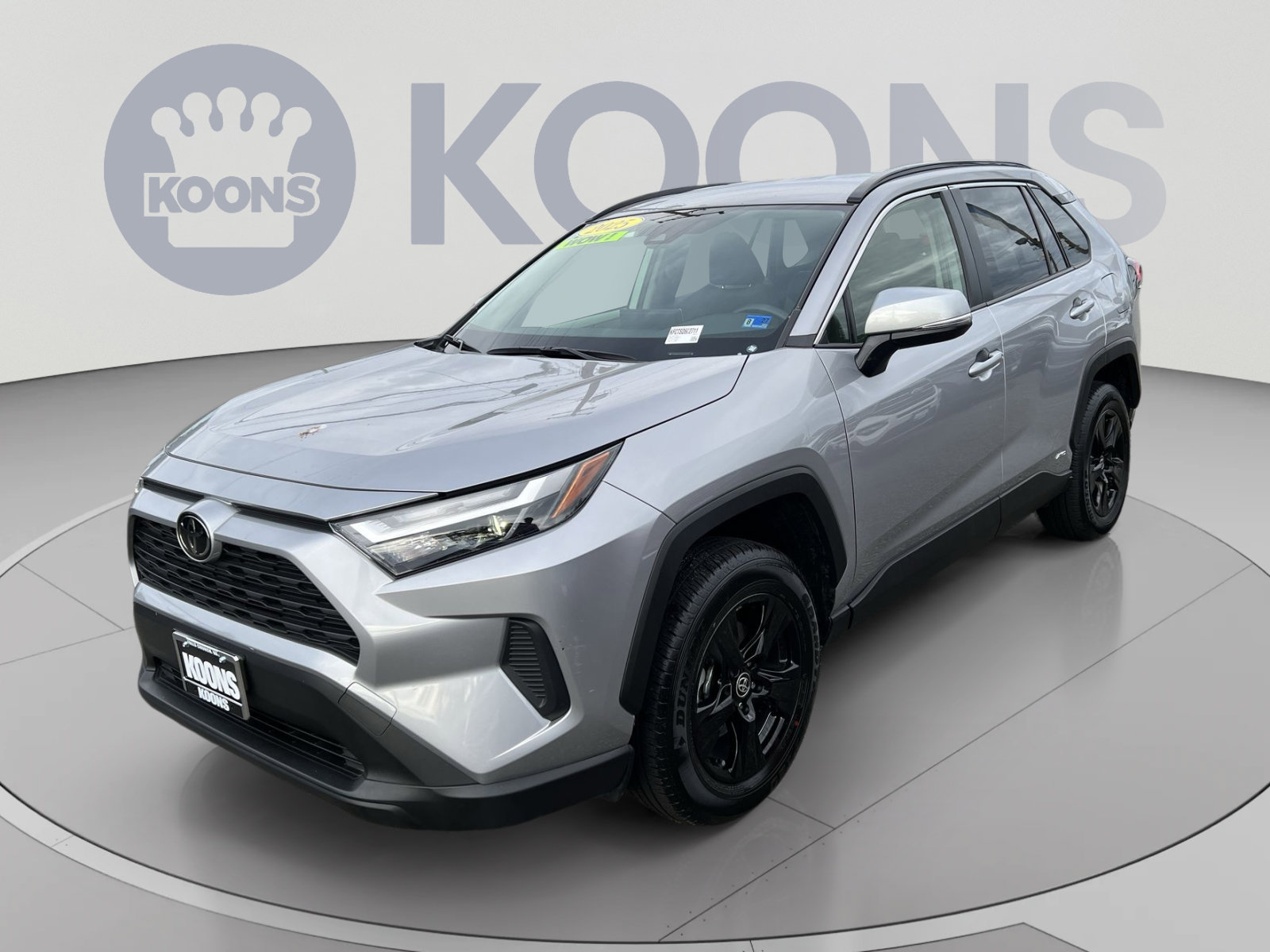 Used 2025 Toyota RAV4 XLE AWD/4WD image 1