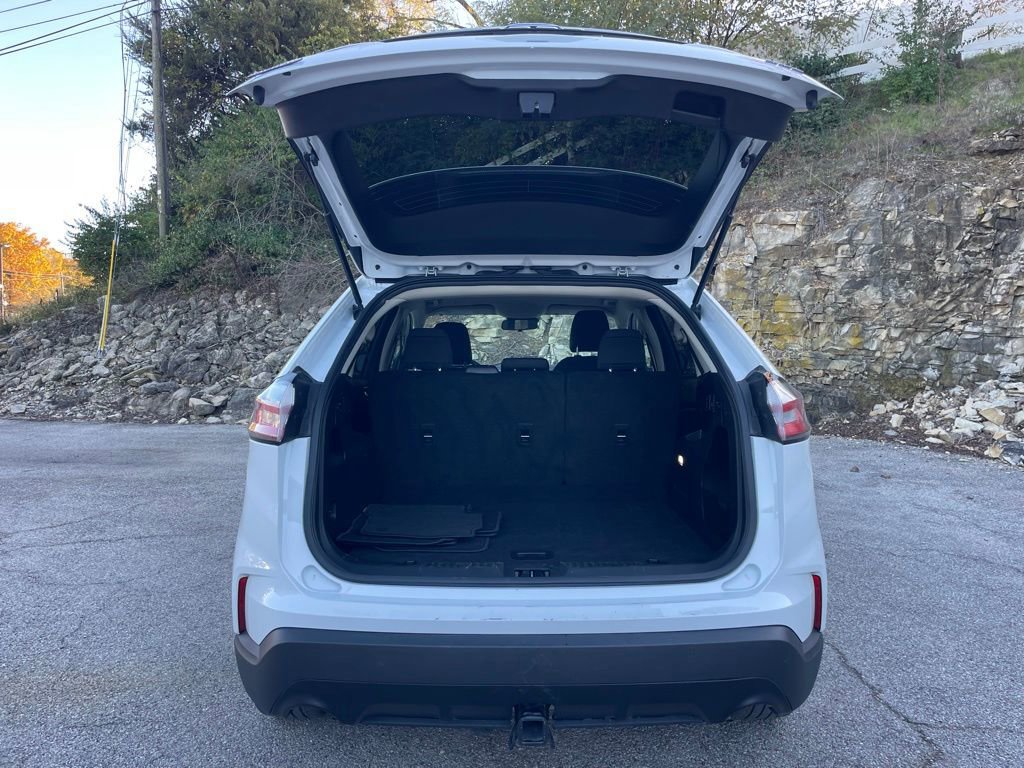 Certified 2024 Ford Edge SE image 9