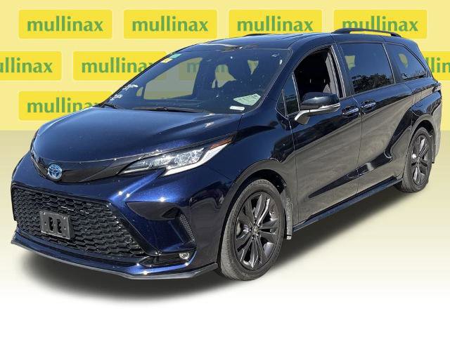 Used 2024 Toyota Sienna XSE image 6