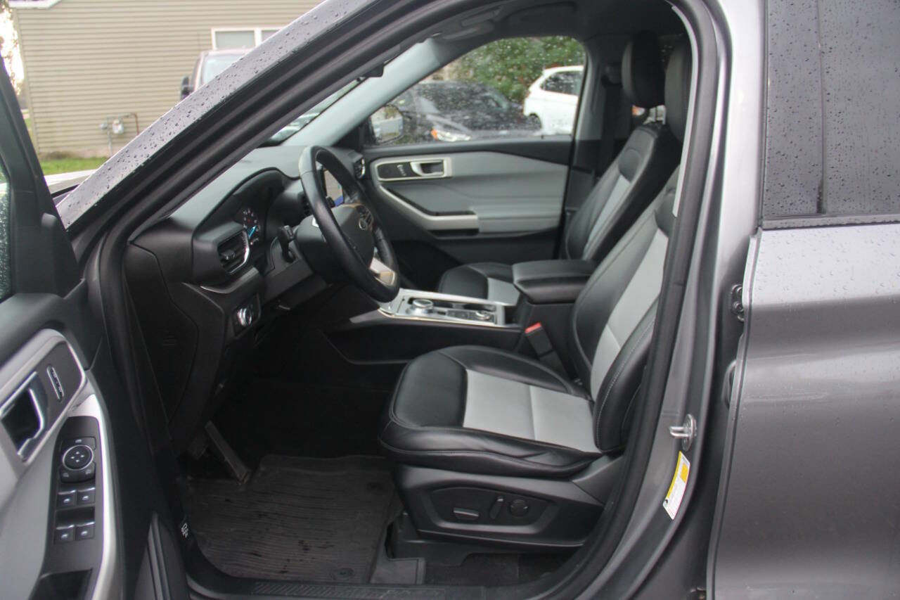 Certified 2022 Ford Explorer XLT w/ Equipment Group 202A image 23