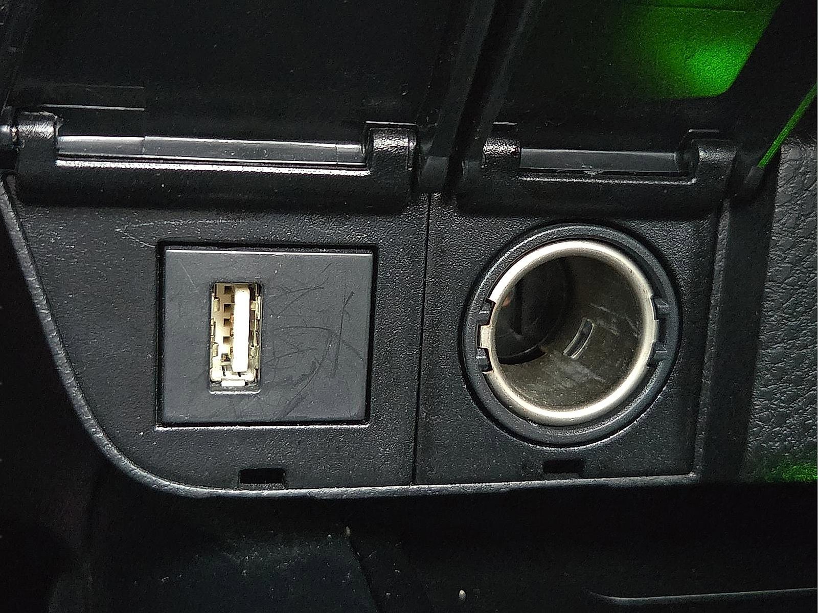 Used 2020 Toyota Camry XSE image 17