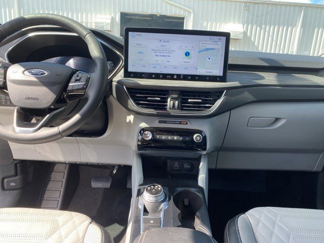 Certified 2024 Ford Escape Platinum w/ Premium Technology Package image 28