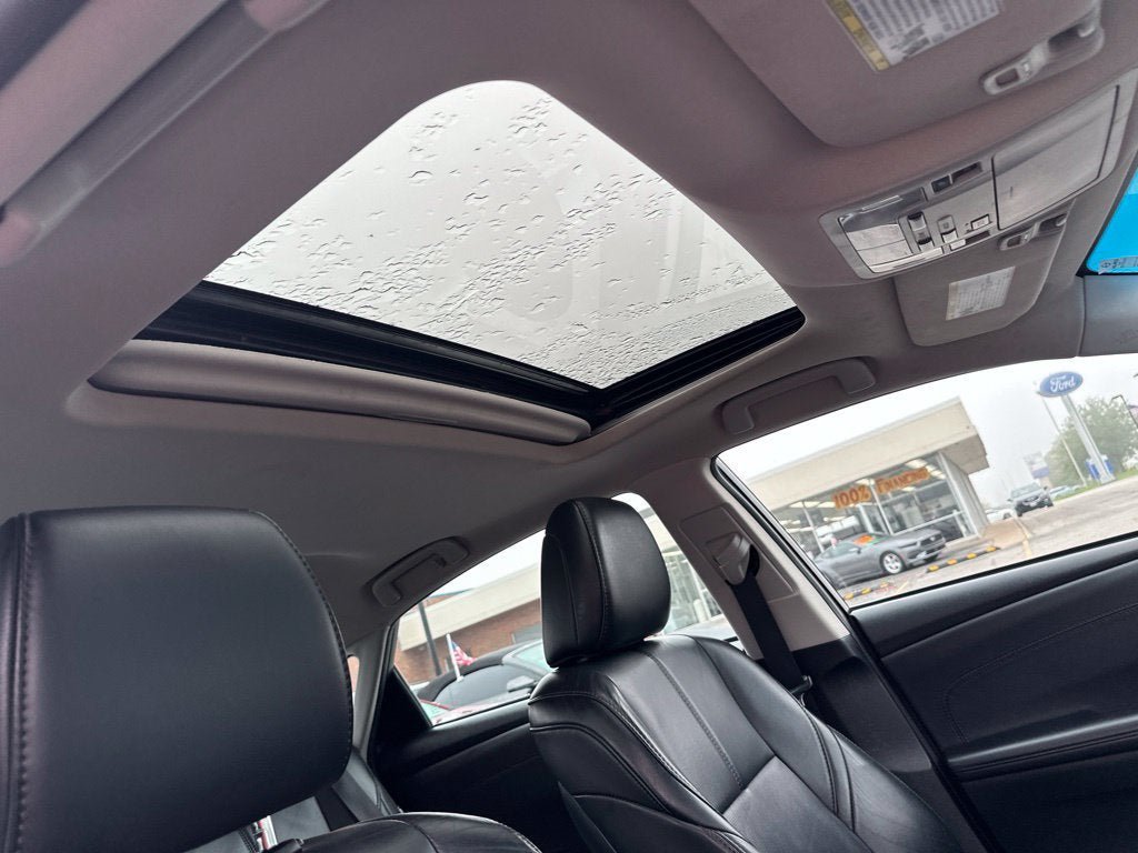 Used 2018 Toyota Avalon Limited w/ Carpet Mat Package FWD image 12
