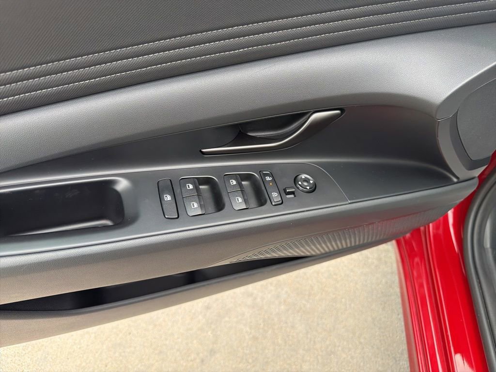 Used 2025 Hyundai Elantra Sport image 21