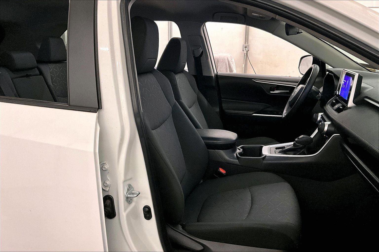 Used 2023 Toyota RAV4 XLE image 9