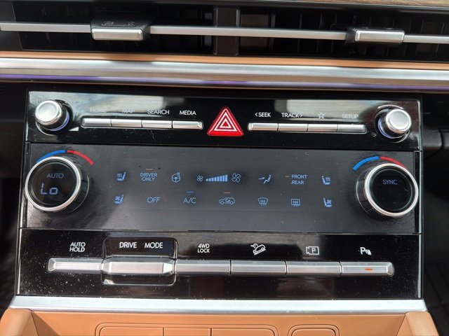 Used 2025 Hyundai Santa Fe Limited image 30