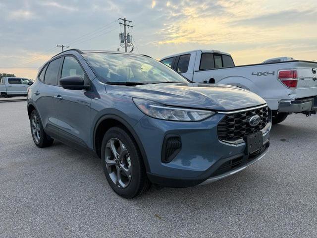 Certified 2025 Ford Escape ST-Line w/ Cold Weather Package AWD/4WD image 5