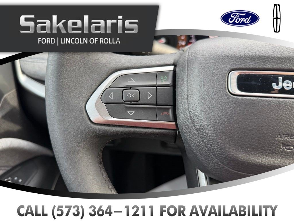 Used 2025 Jeep Compass Latitude AWD/4WD image 16