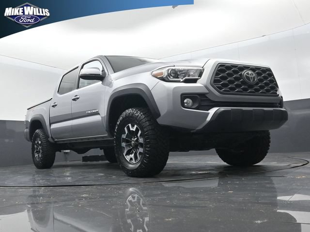 Used 2020 Toyota Tacoma TRD Off-Road w/ Technology Package AWD/4WD image 17