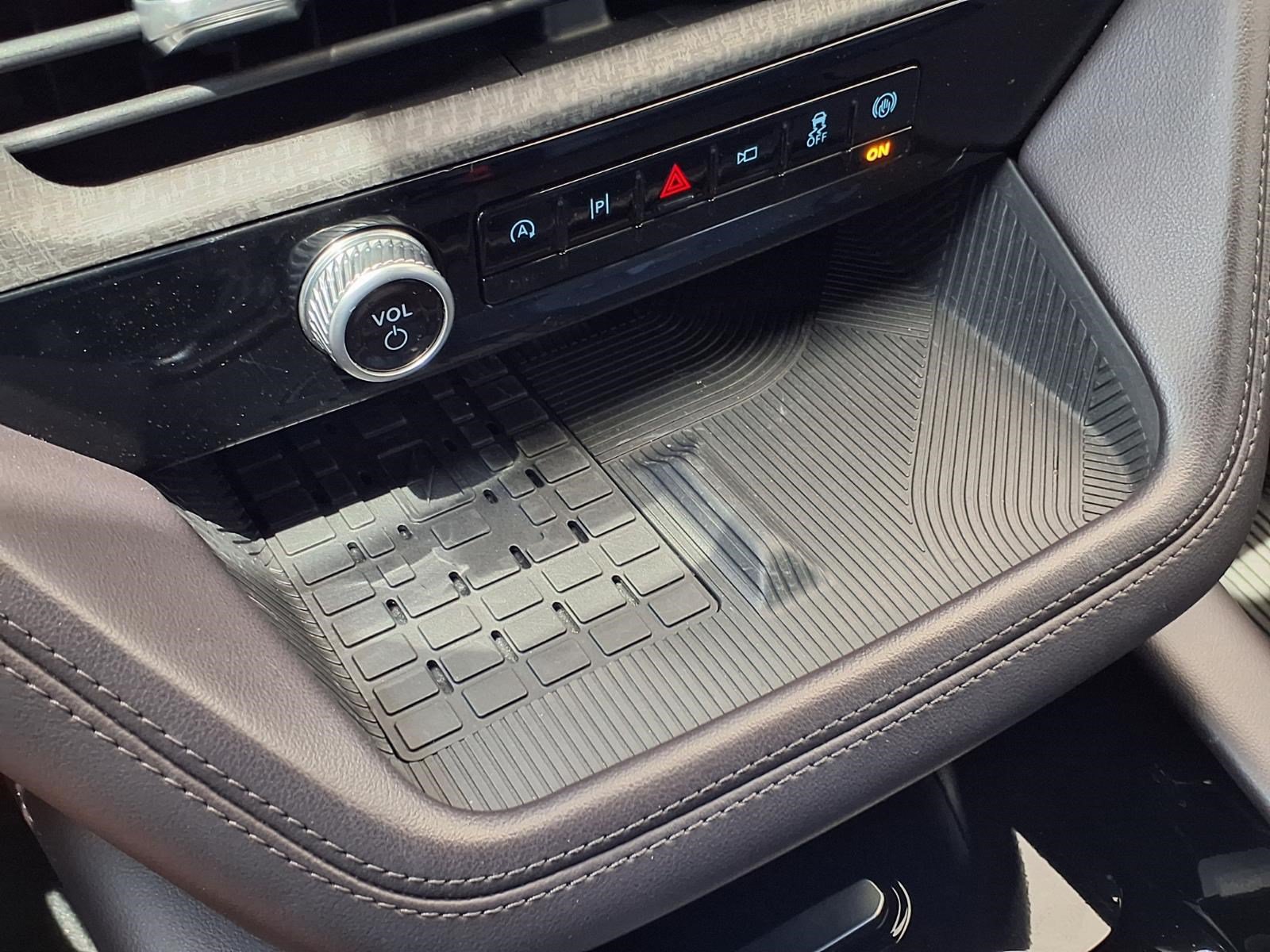 Certified 2025 Ford Explorer Platinum RWD image 27