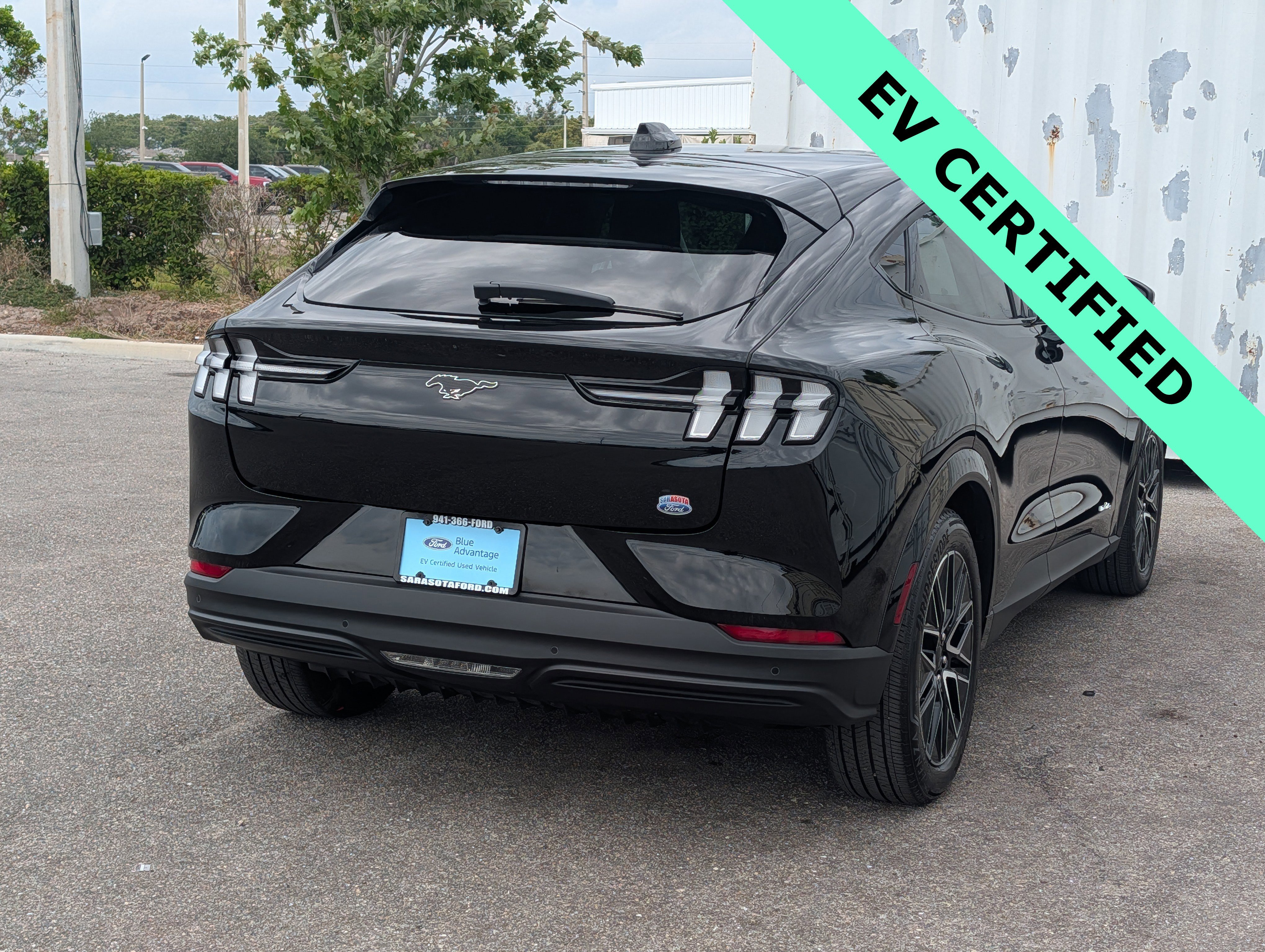 Certified 2025 Ford Mustang Mach-E Premium AWD/4WD image 4
