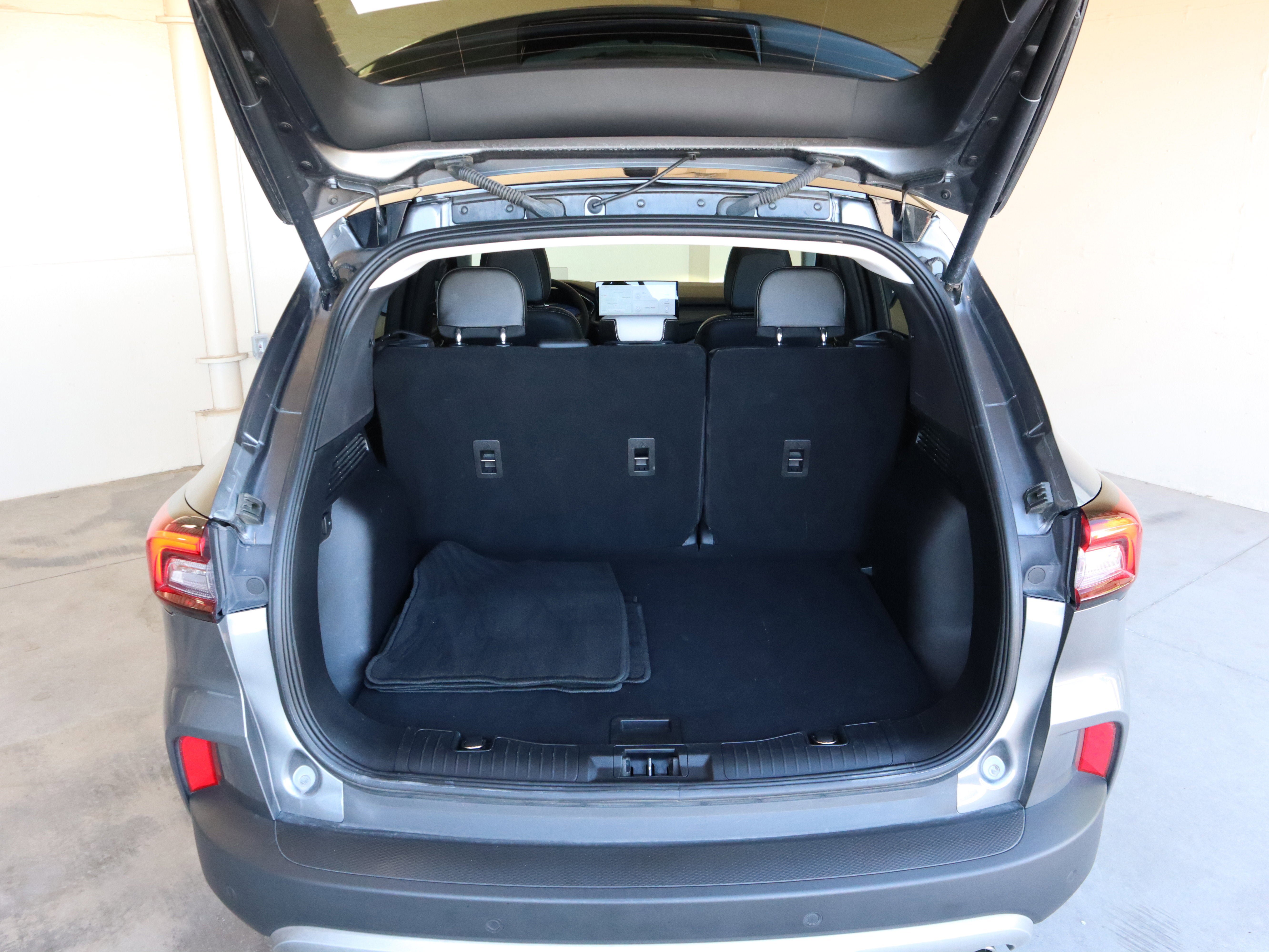 Certified 2023 Ford Escape Platinum w/ Premium Technology Package AWD/4WD image 46