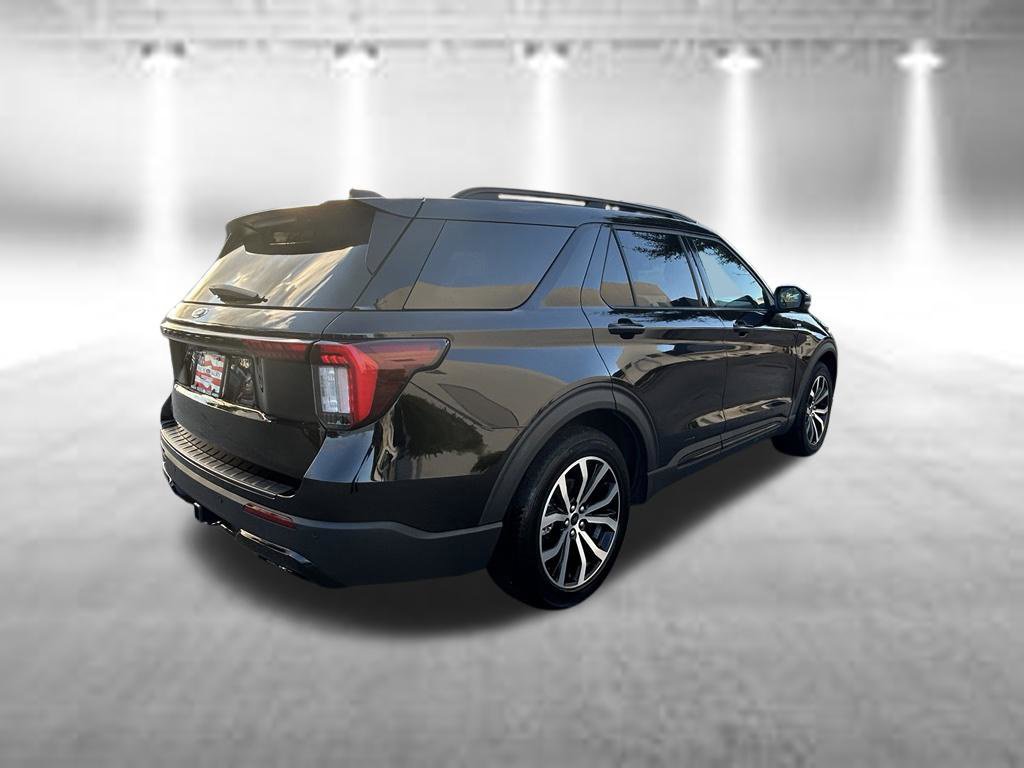 Certified 2025 Ford Explorer ST-Line w/ Premium Package RWD image 4