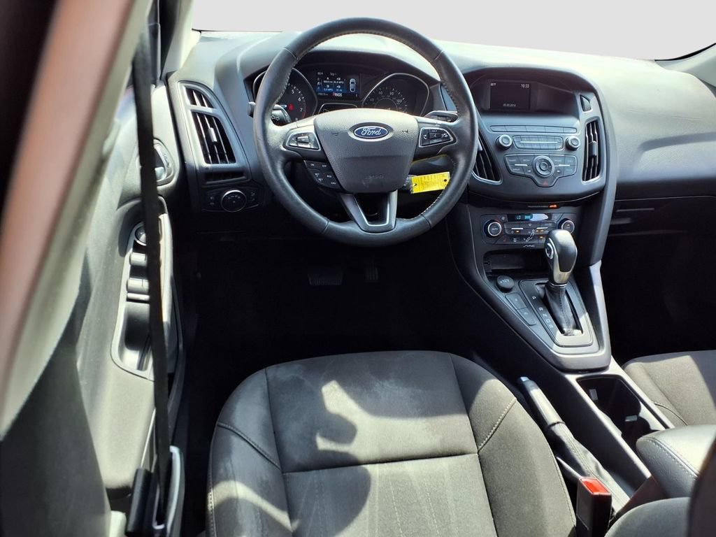 Certified 2018 Ford Focus SE w/ SE Appearance Package FWD image 9