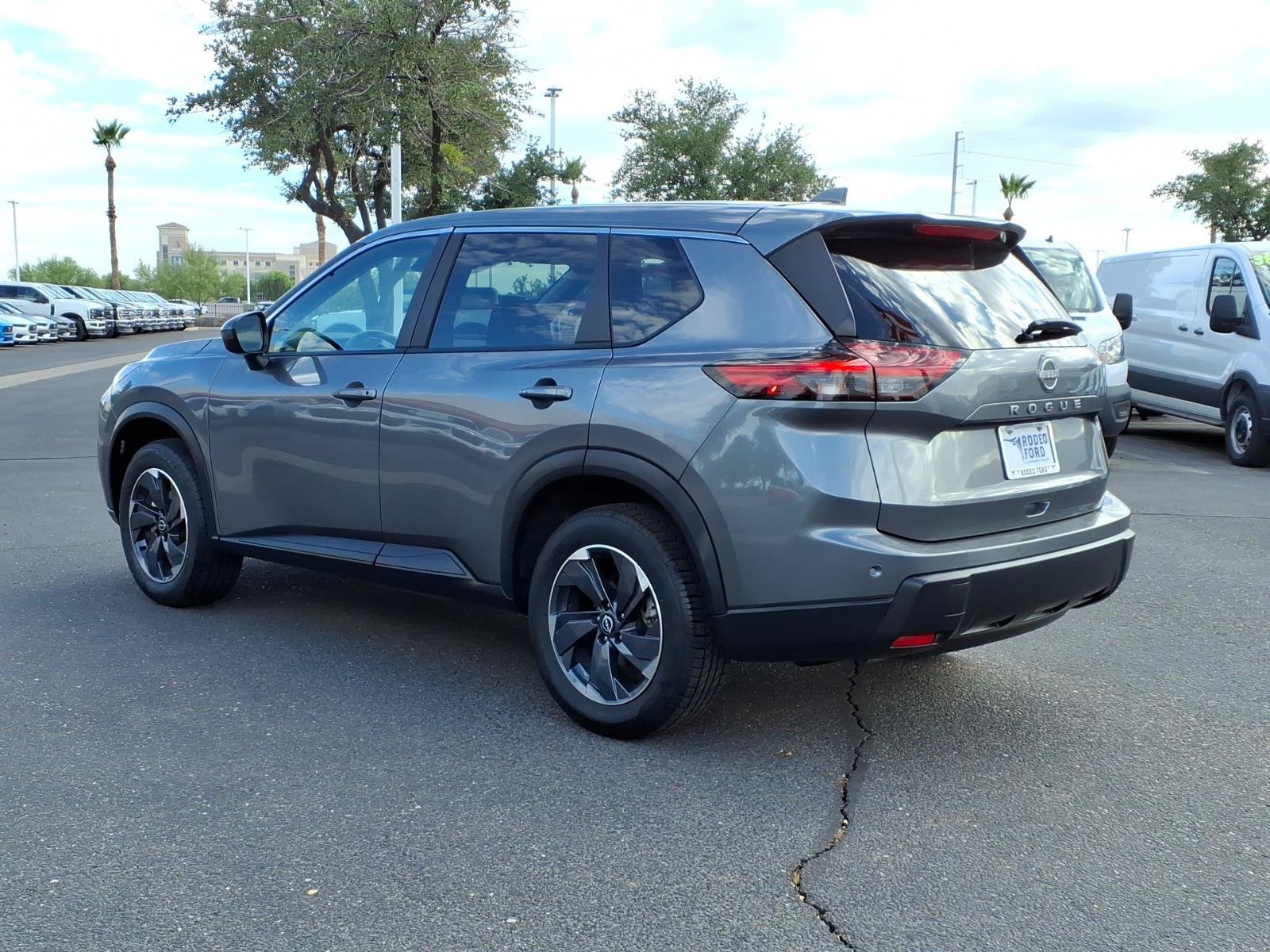 Used 2025 Nissan Rogue SV FWD image 4