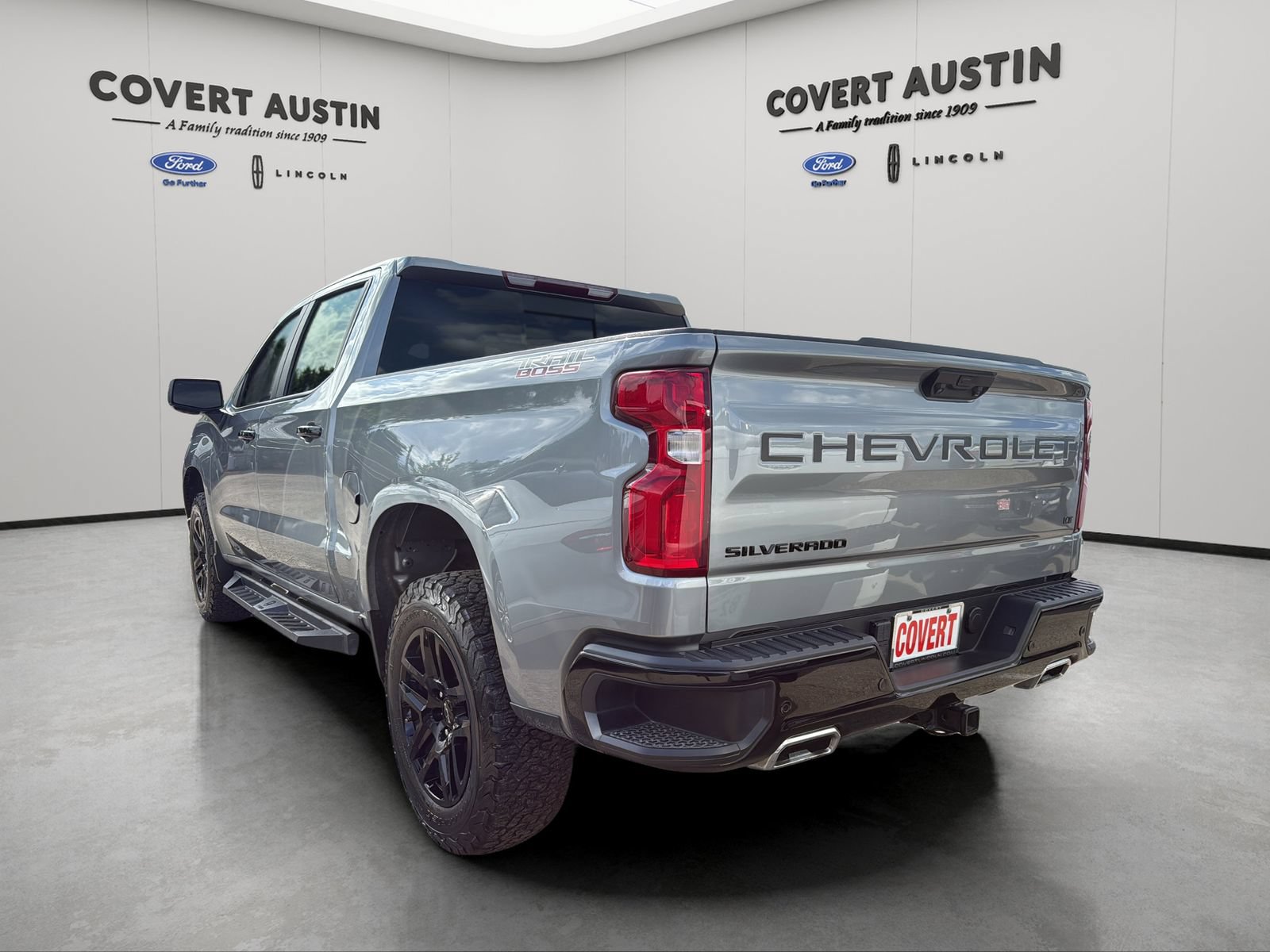 Used 2024 Chevrolet Silverado 1500 LT Trail Boss w/ Convenience Package II AWD/4WD image 3