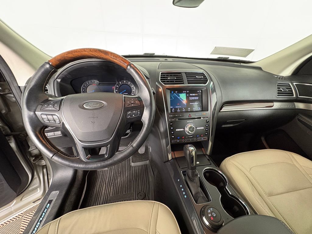 Certified 2017 Ford Explorer Platinum AWD/4WD image 9