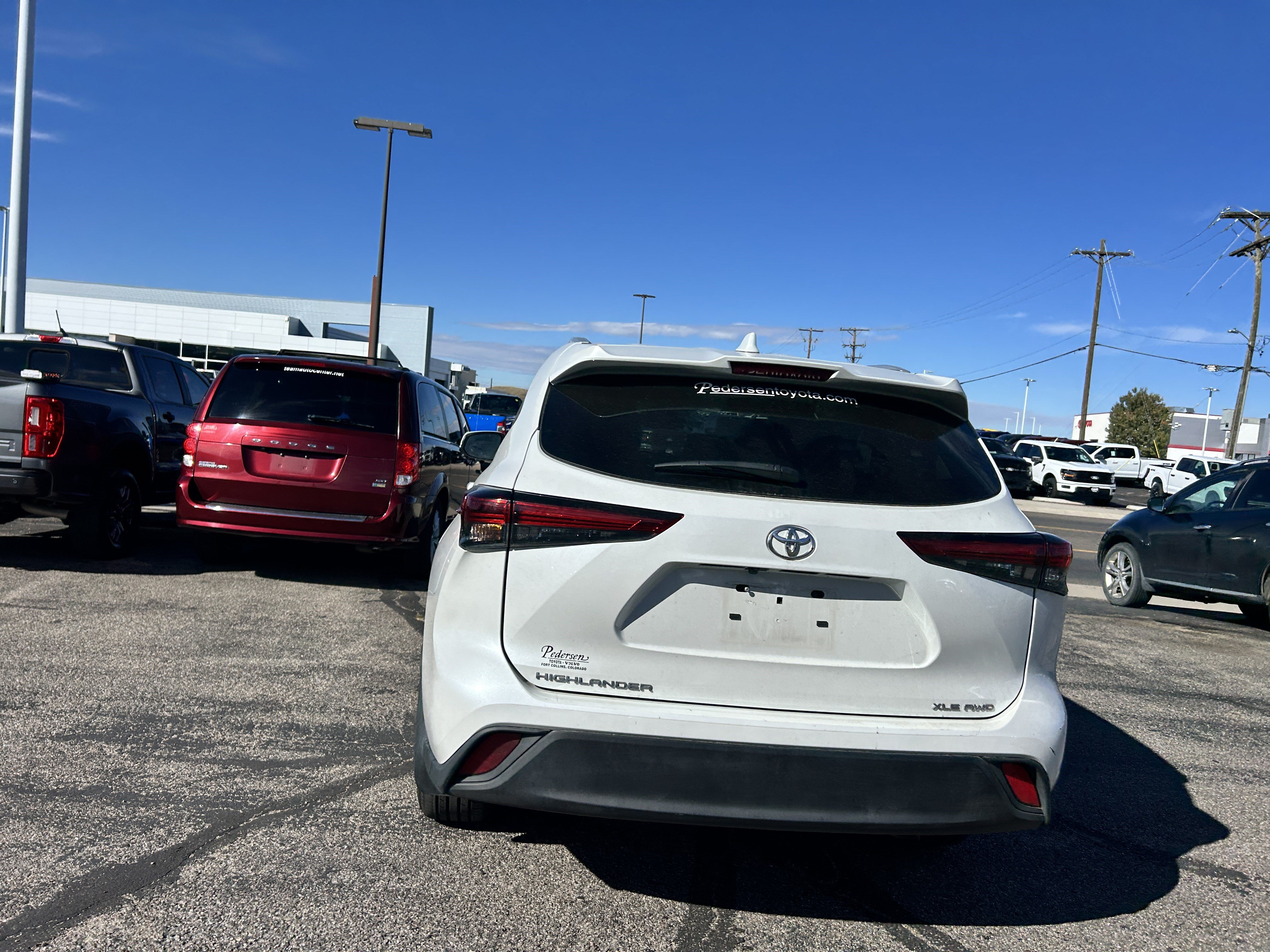 Used 2023 Toyota Highlander XLE AWD/4WD image 5