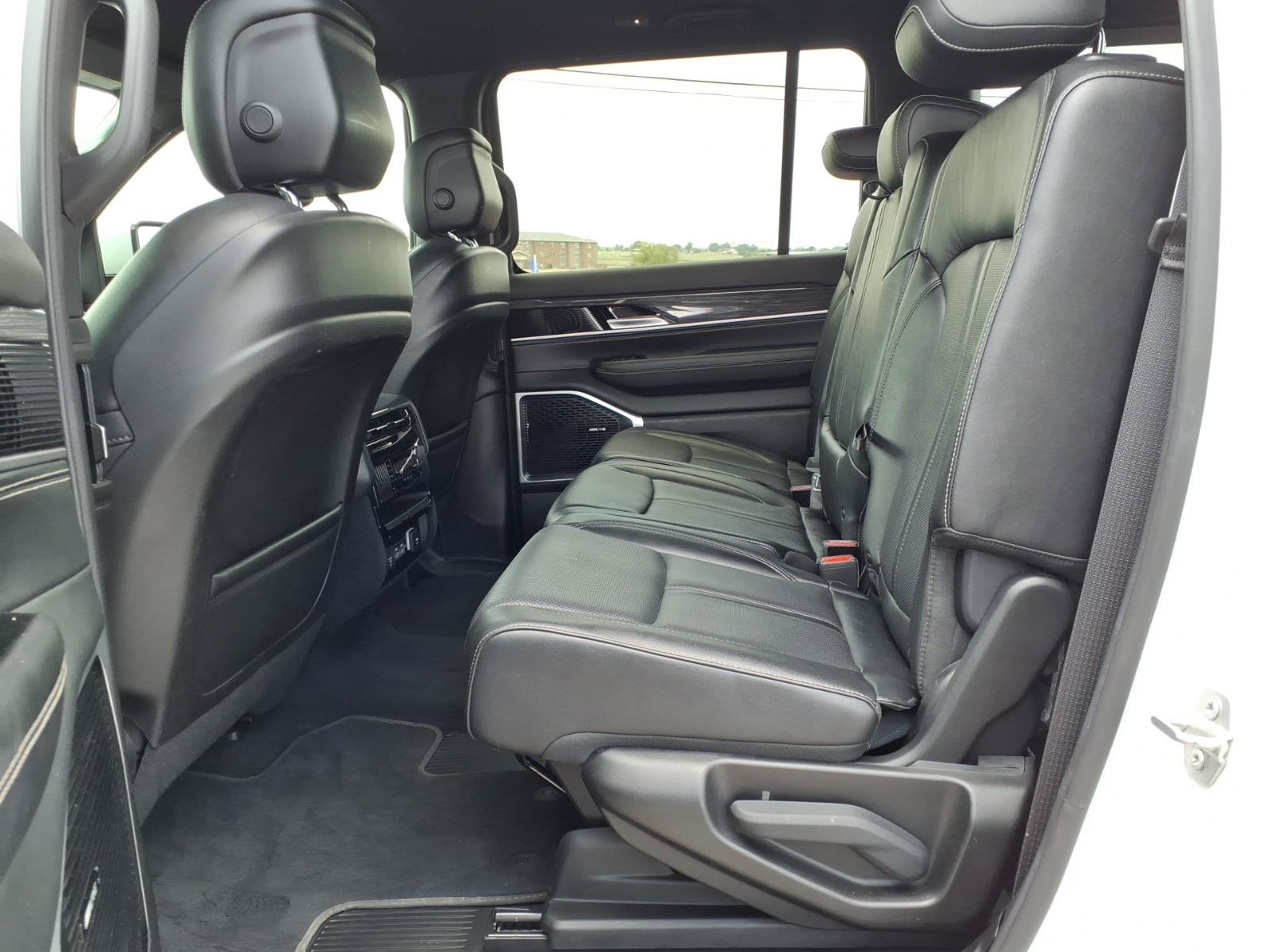 Used 2022 Jeep Wagoneer Series III AWD/4WD image 10