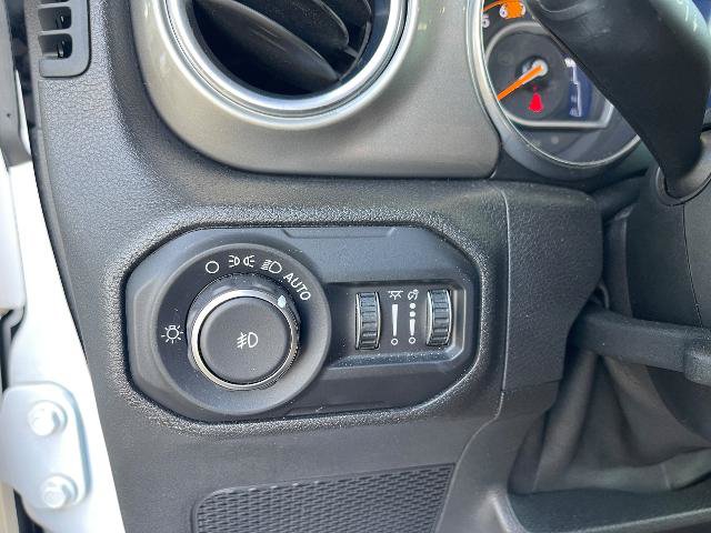 Used 2019 Jeep Wrangler Unlimited Sahara AWD/4WD image 16
