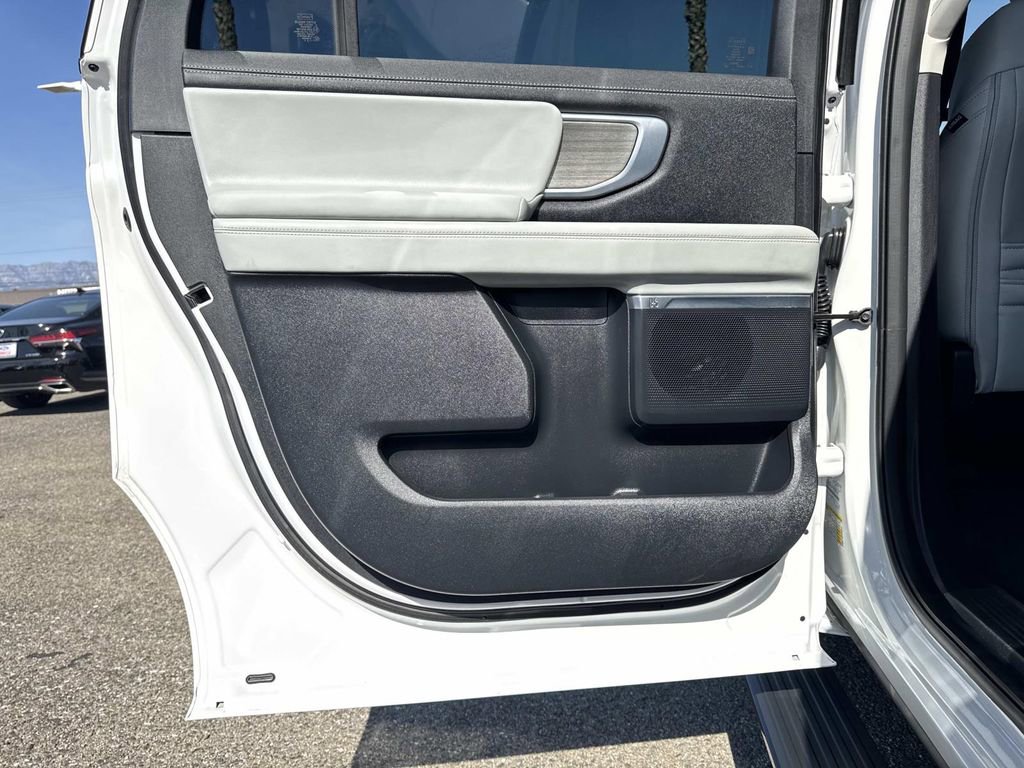 Certified 2025 Ford Expedition Max Platinum image 23