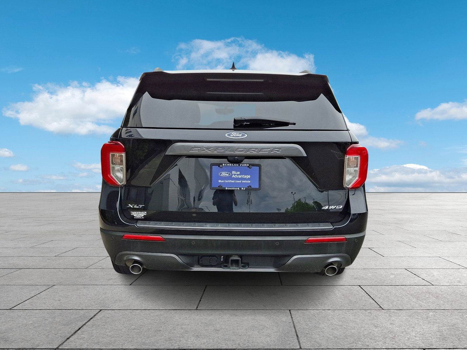 Certified 2023 Ford Explorer XLT w/ Equipment Group 202A AWD/4WD image 5
