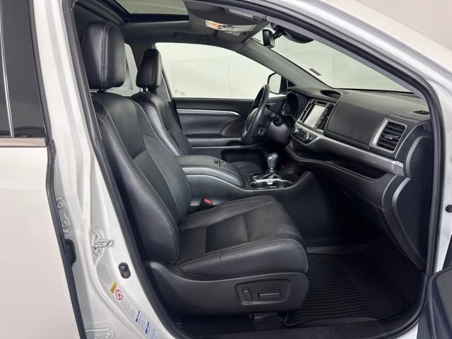 Used 2019 Toyota Highlander Limited AWD/4WD image 4