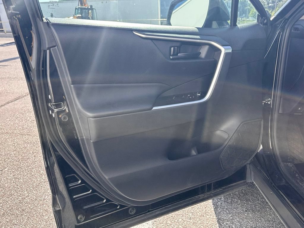 Used 2023 Toyota RAV4 LE AWD/4WD image 18