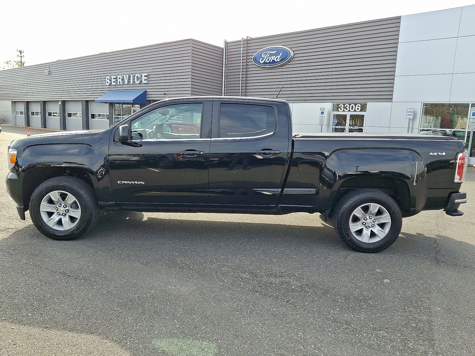 Used 2017 GMC Canyon SLE w/ Trailering Package image 9