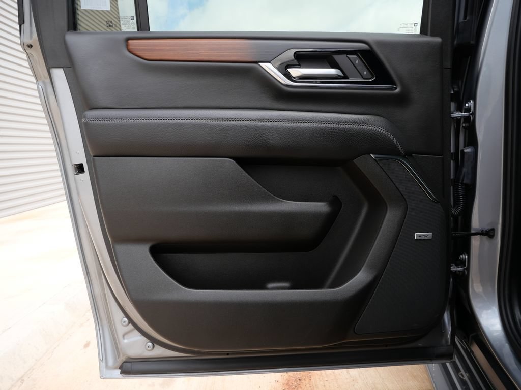 Used 2025 GMC Yukon XL Denali AWD/4WD image 17