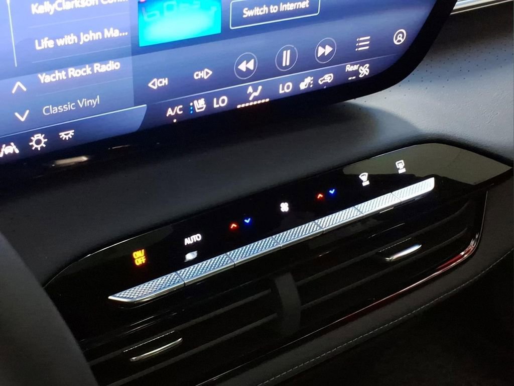 Used 2025 Buick Enclave Avenir w/ Super Cruise Package AWD/4WD image 9