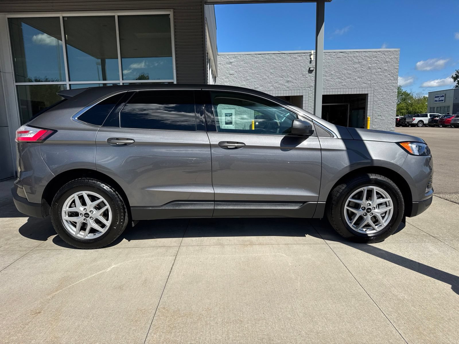 Certified 2024 Ford Edge SEL w/ Convenience Package AWD/4WD image 9