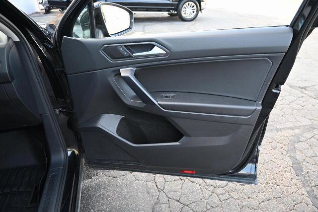 Used 2021 Volkswagen Tiguan SE image 21