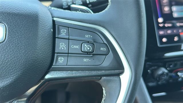 Used 2023 Jeep Grand Cherokee Altitude AWD/4WD image 25