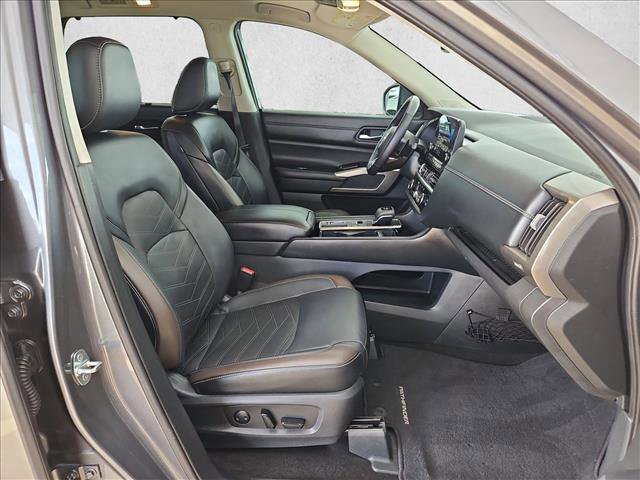 Used 2023 Nissan Pathfinder Platinum image 23