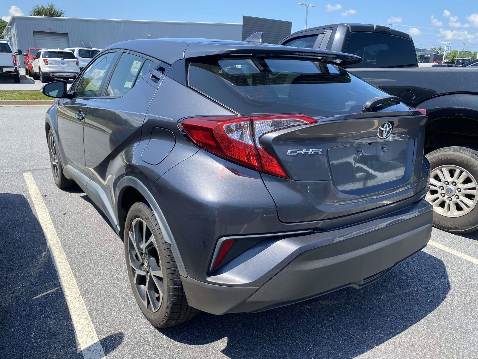 Used 2018 Toyota C-HR XLE FWD image 5
