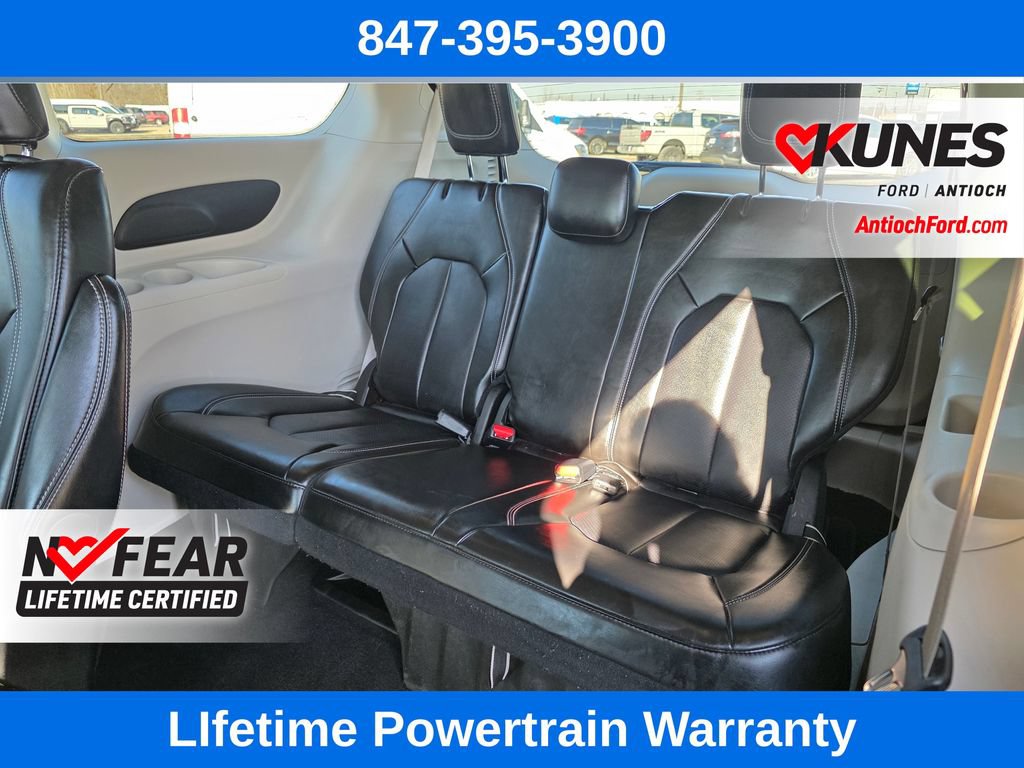 Used 2024 Chrysler Pacifica Touring-L FWD image 24