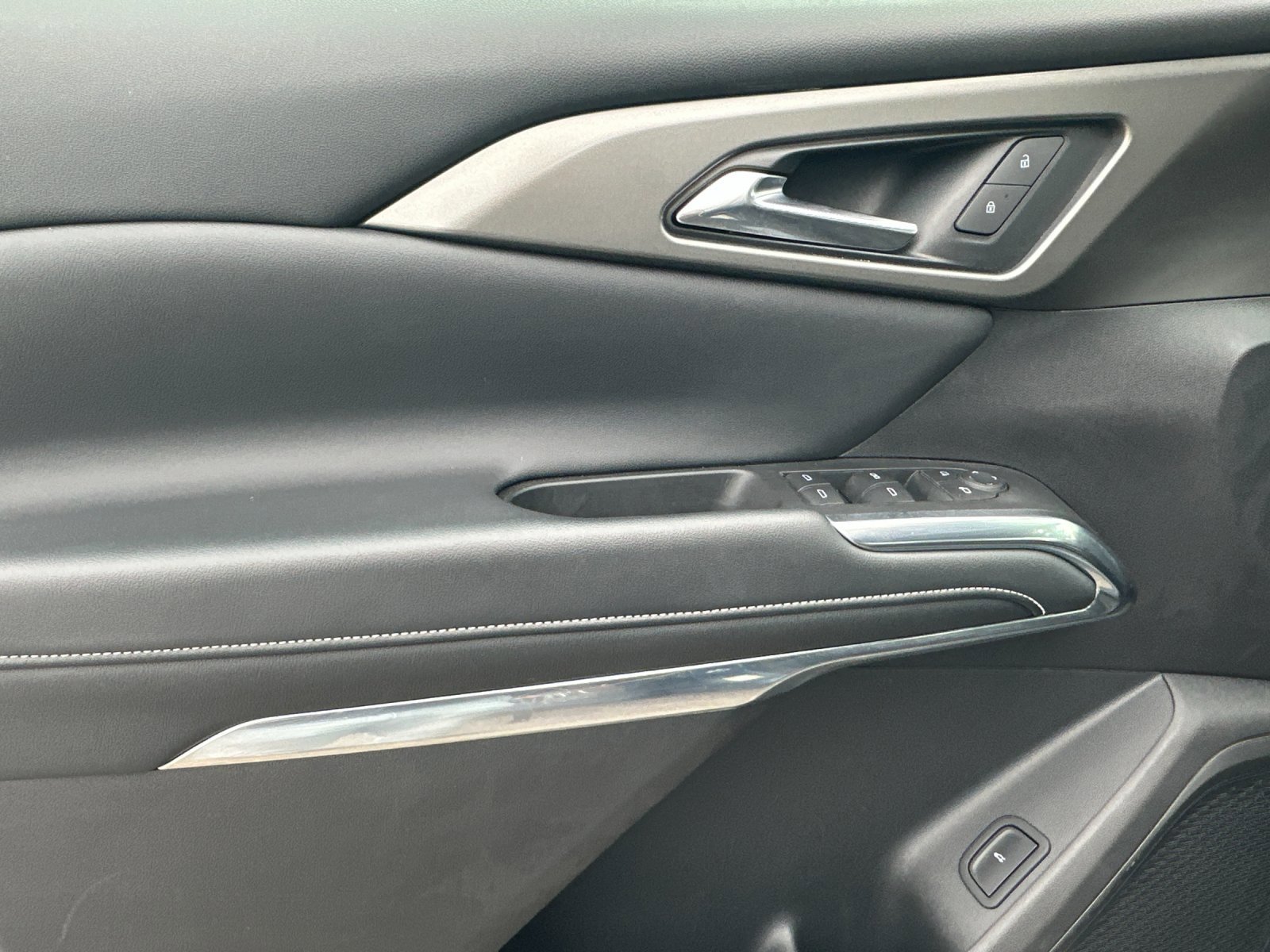 Used 2025 Chevrolet Traverse LT image 11