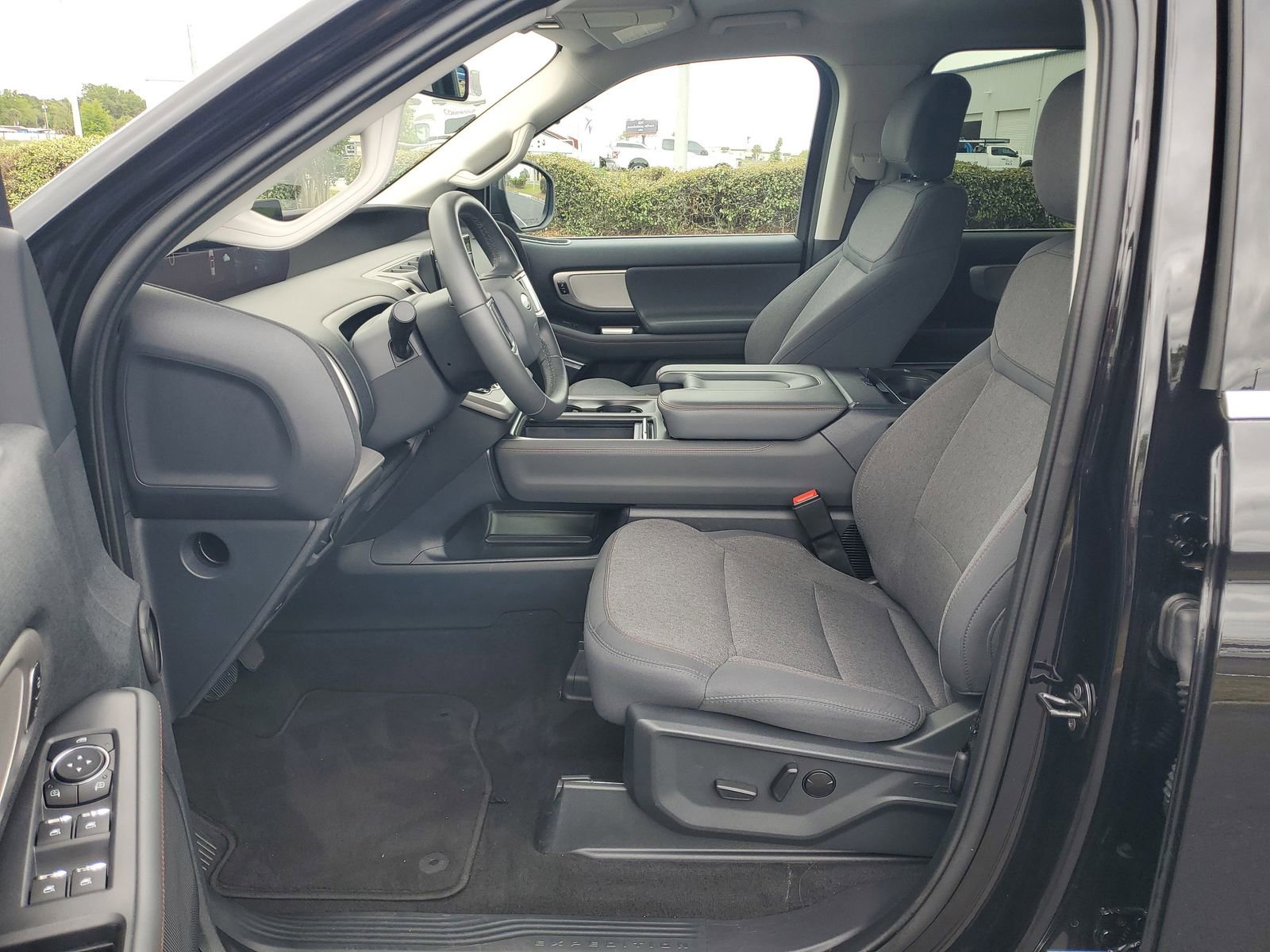 Certified 2025 Ford Expedition Active image 19