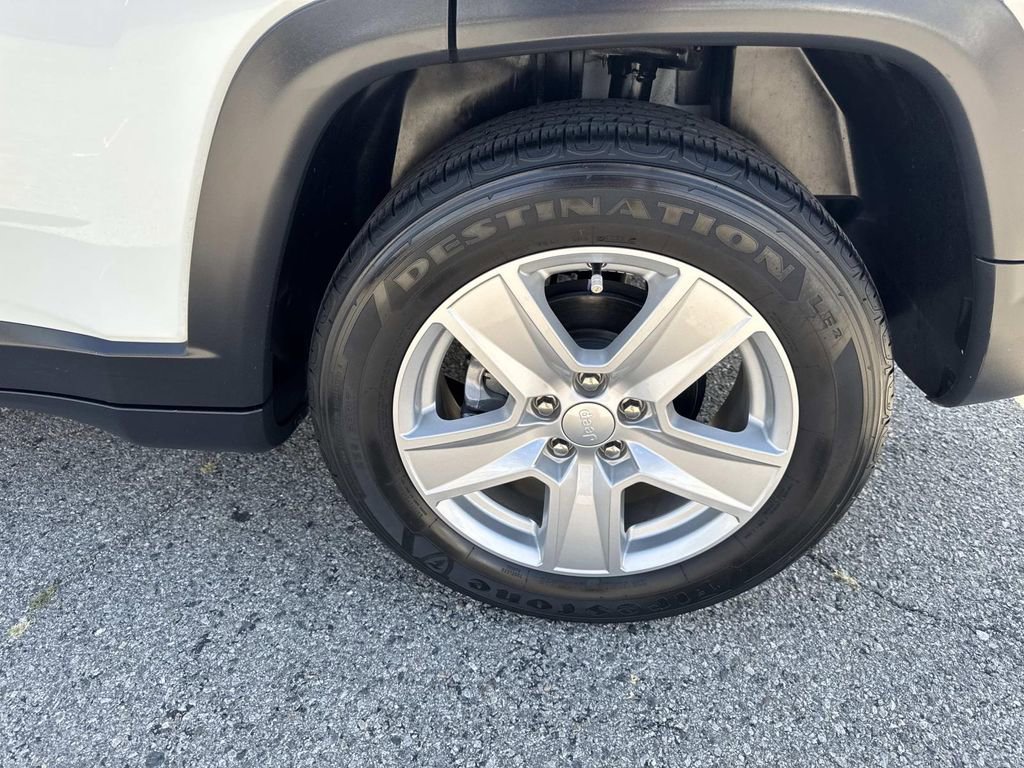 Used 2022 Jeep Compass Latitude FWD image 9