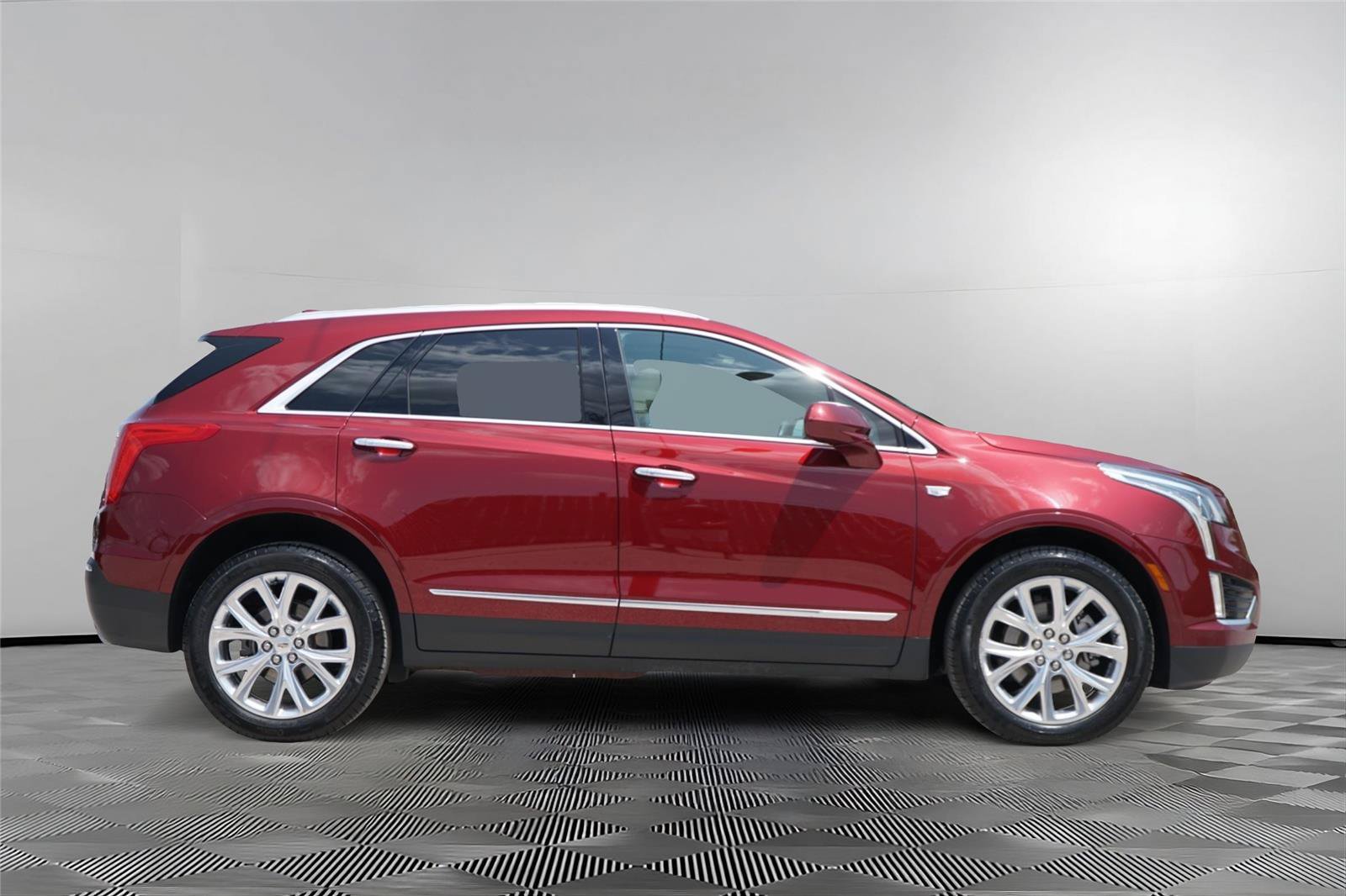 Used 2017 Cadillac XT5 Luxury w/ Driver Awareness Package FWD image 4
