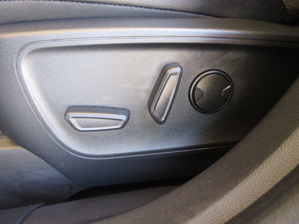 Certified 2024 Ford Escape SE w/ PHEV Premium Package FWD image 12