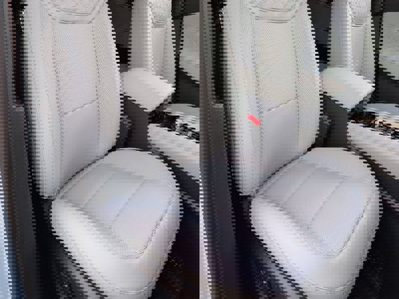 Certified 2026 Ford Explorer Platinum w/ LUX Leather Package image 23