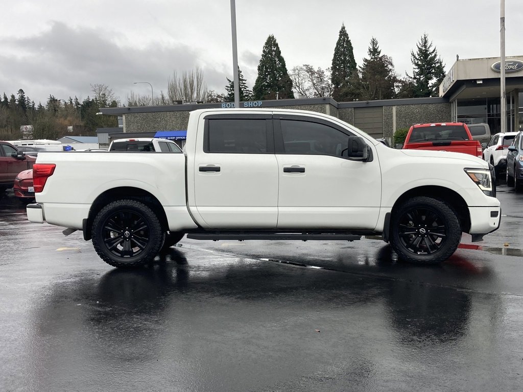 Used 2023 Nissan Titan SV w/ SV Convenience Package image 2