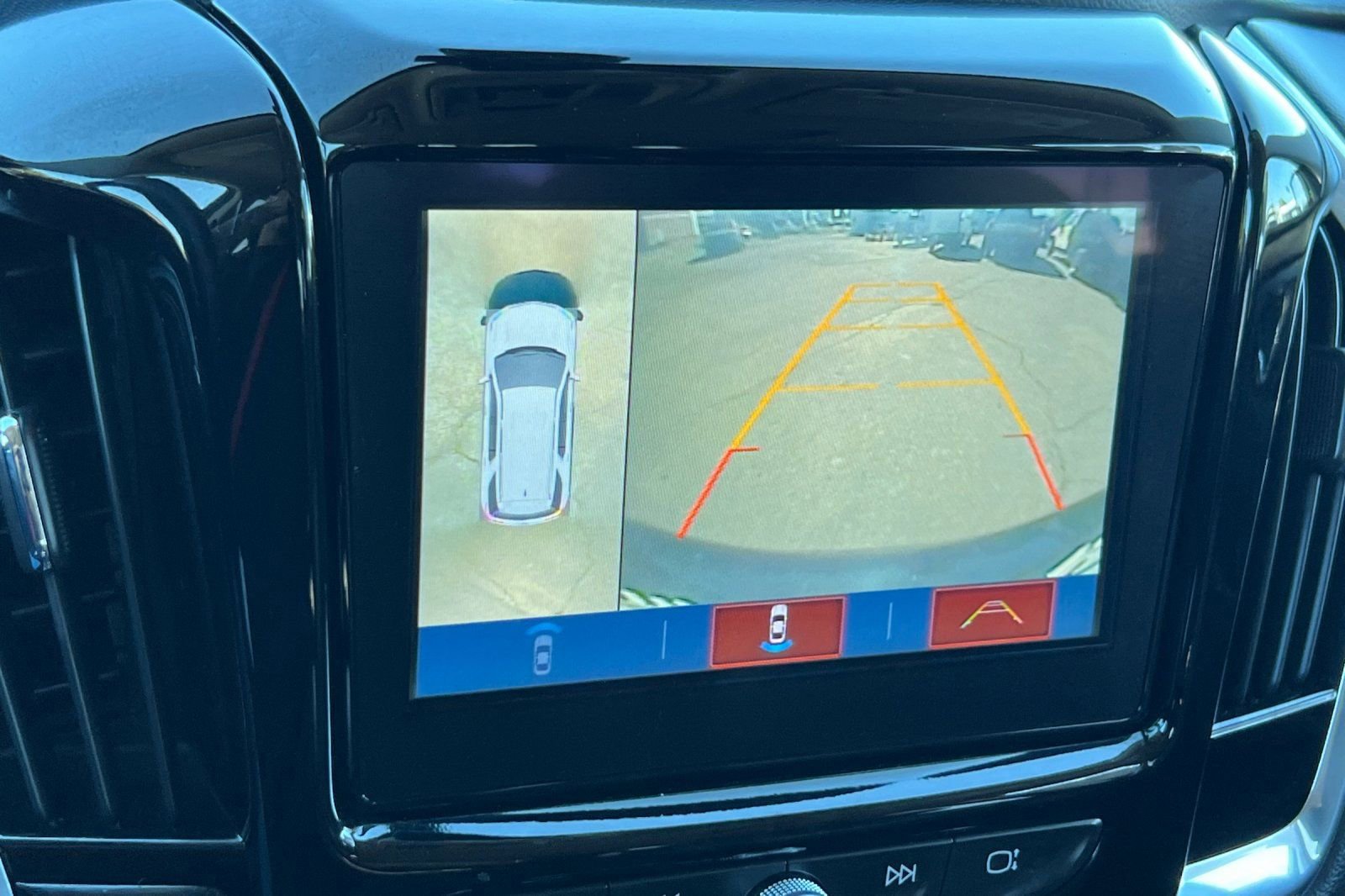 Used 2018 Chevrolet Traverse Premier w/ Redline Edition image 22