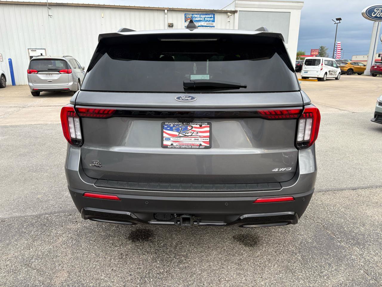 Certified 2025 Ford Explorer ST-Line w/ Premium Package AWD/4WD image 4